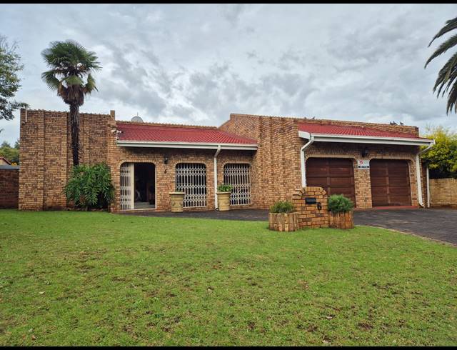 4 BEDROOM HOUSE FOR SALE IN VANDERBIJLPARK SE 3